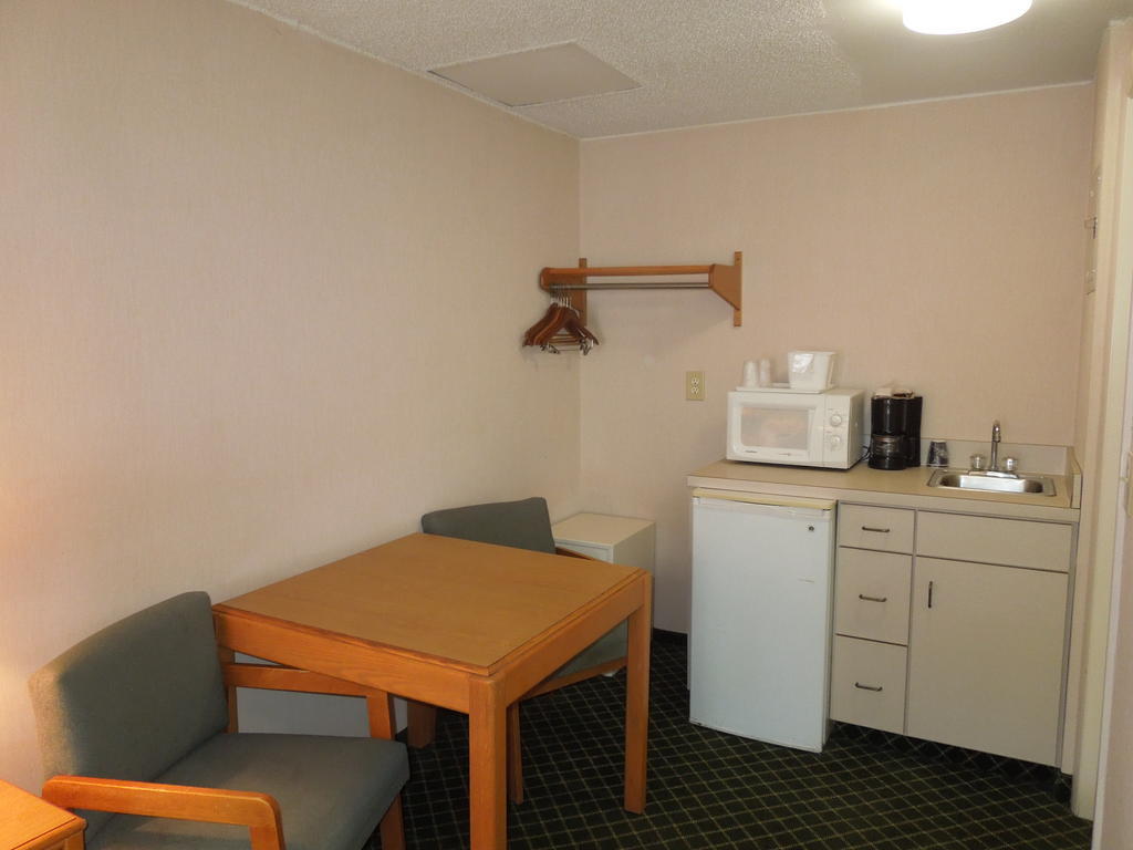 Knights Inn Elyria Room photo