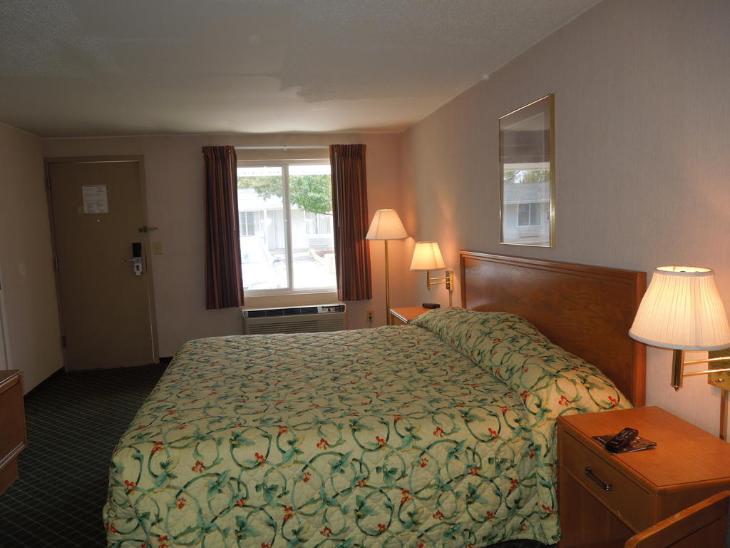 Knights Inn Elyria Room photo